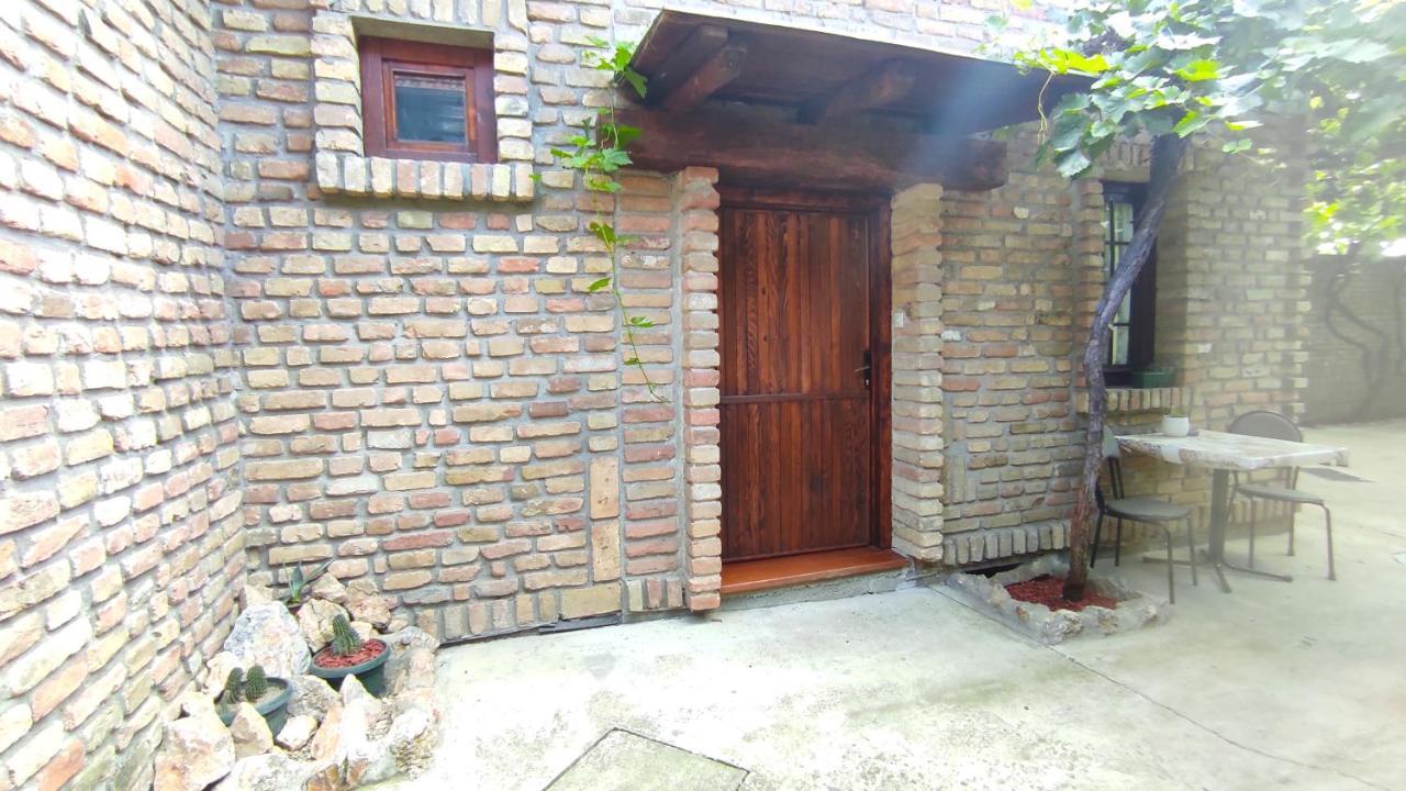 Appartement Wood House à Ruma Extérieur photo