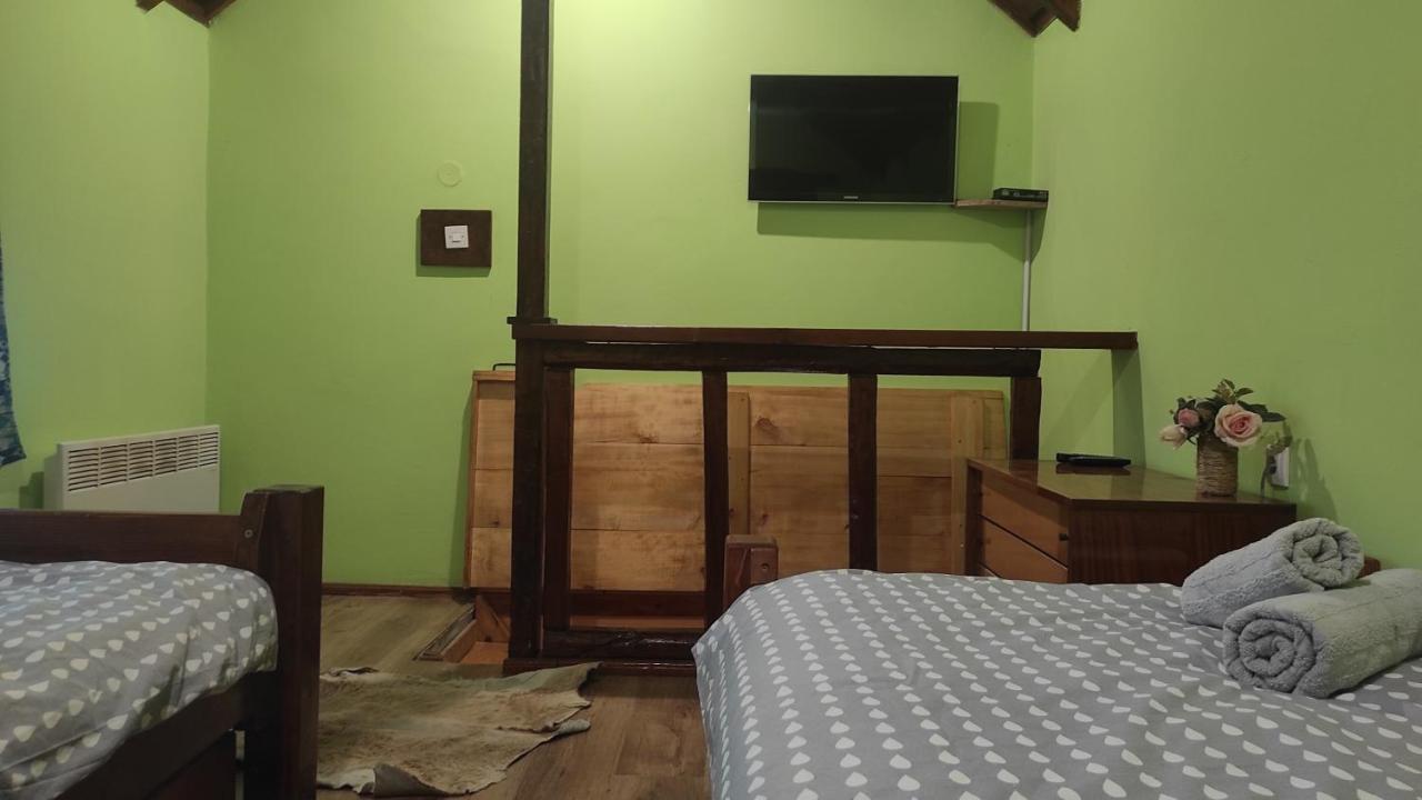 Appartement Wood House à Ruma Extérieur photo