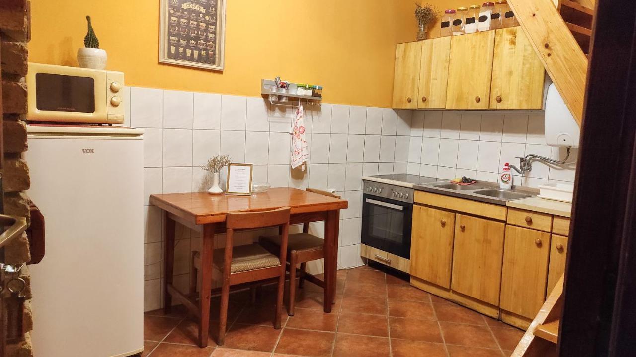 Appartement Wood House à Ruma Extérieur photo