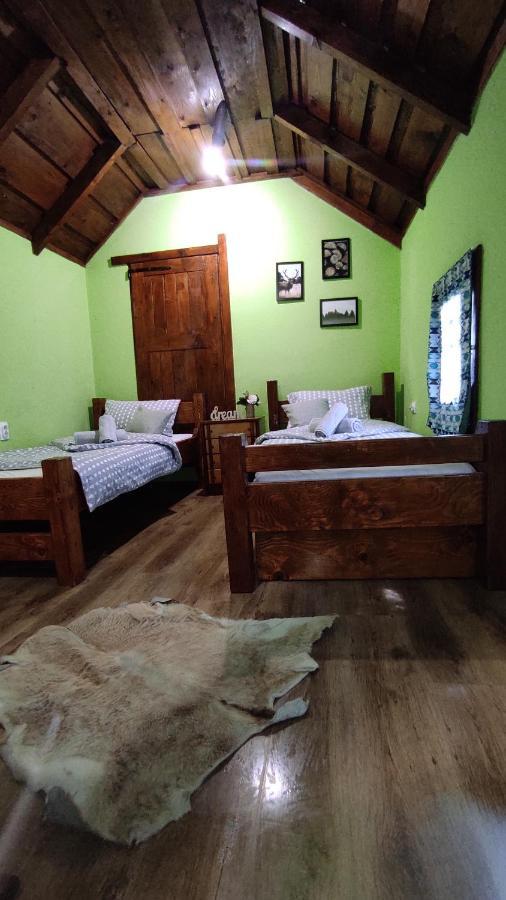 Appartement Wood House à Ruma Extérieur photo